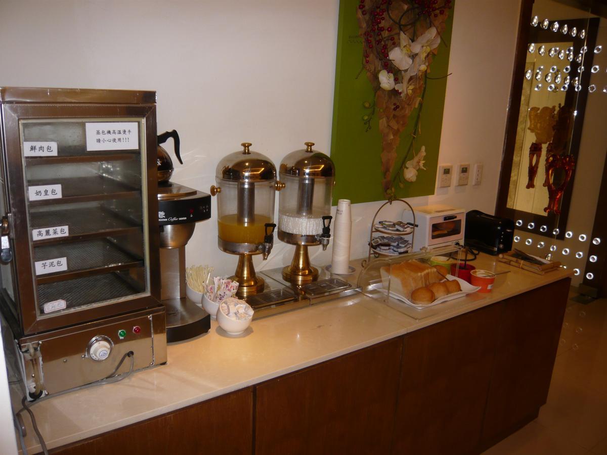 Lanshy Motel Đài Trung Ngoại thất bức ảnh