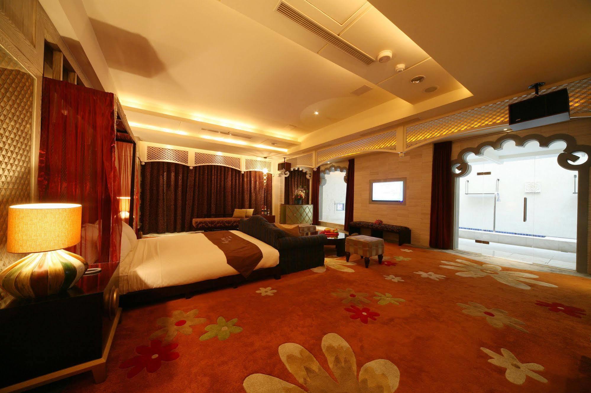 Lanshy Motel Đài Trung Ngoại thất bức ảnh