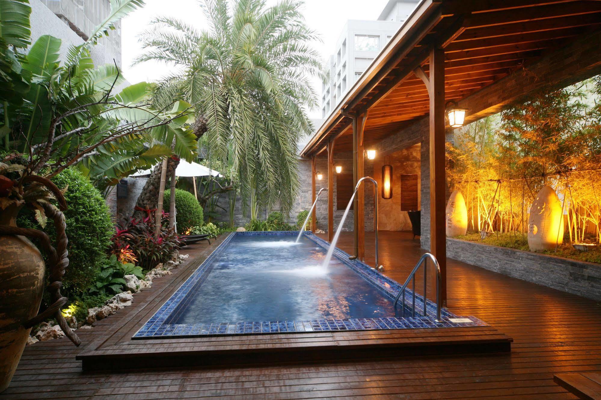 Lanshy Motel Đài Trung Ngoại thất bức ảnh