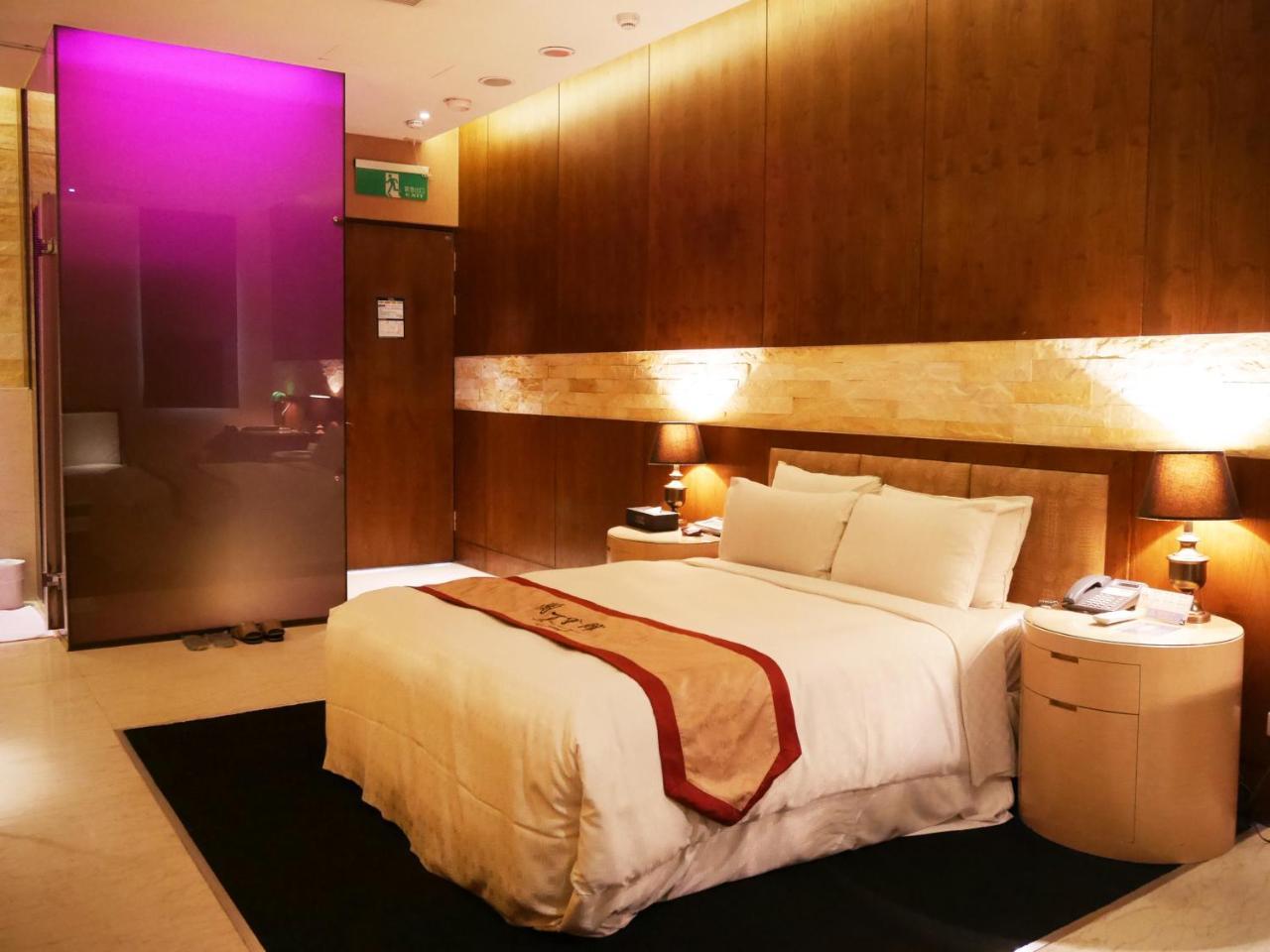 Lanshy Motel Đài Trung Ngoại thất bức ảnh